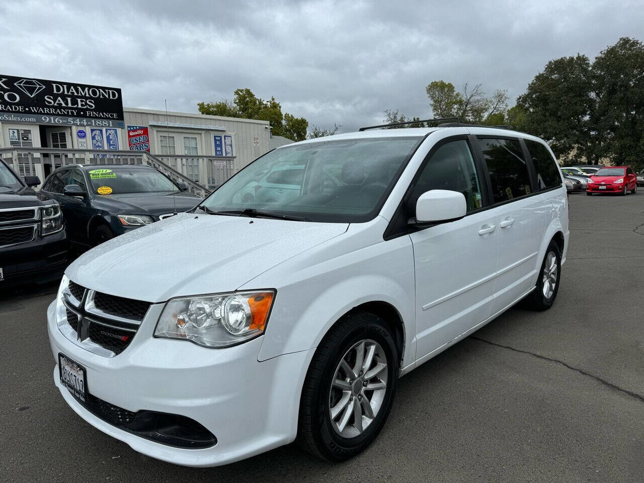 Used 2016 Dodge Grand Caravan SXT FWD image 1