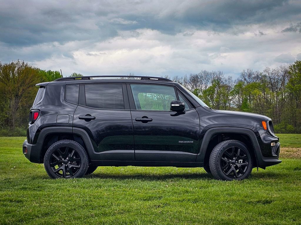 Used 2022 Jeep Renegade Altitude w/ Convenience Group AWD/4WD image 2