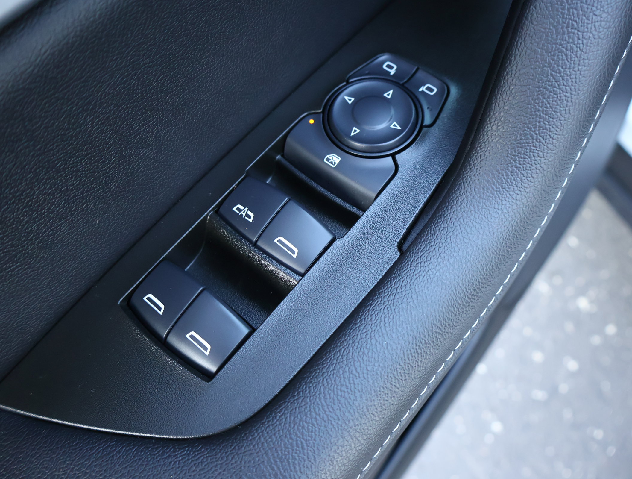 Used 2024 Chevrolet Blazer LT w/ Convenience Package FWD image 8