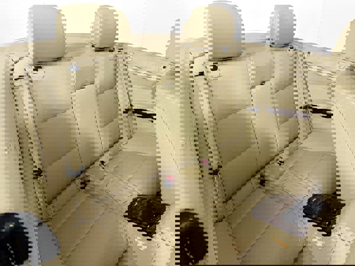 Used 2010 BMW 328i Convertible image 30