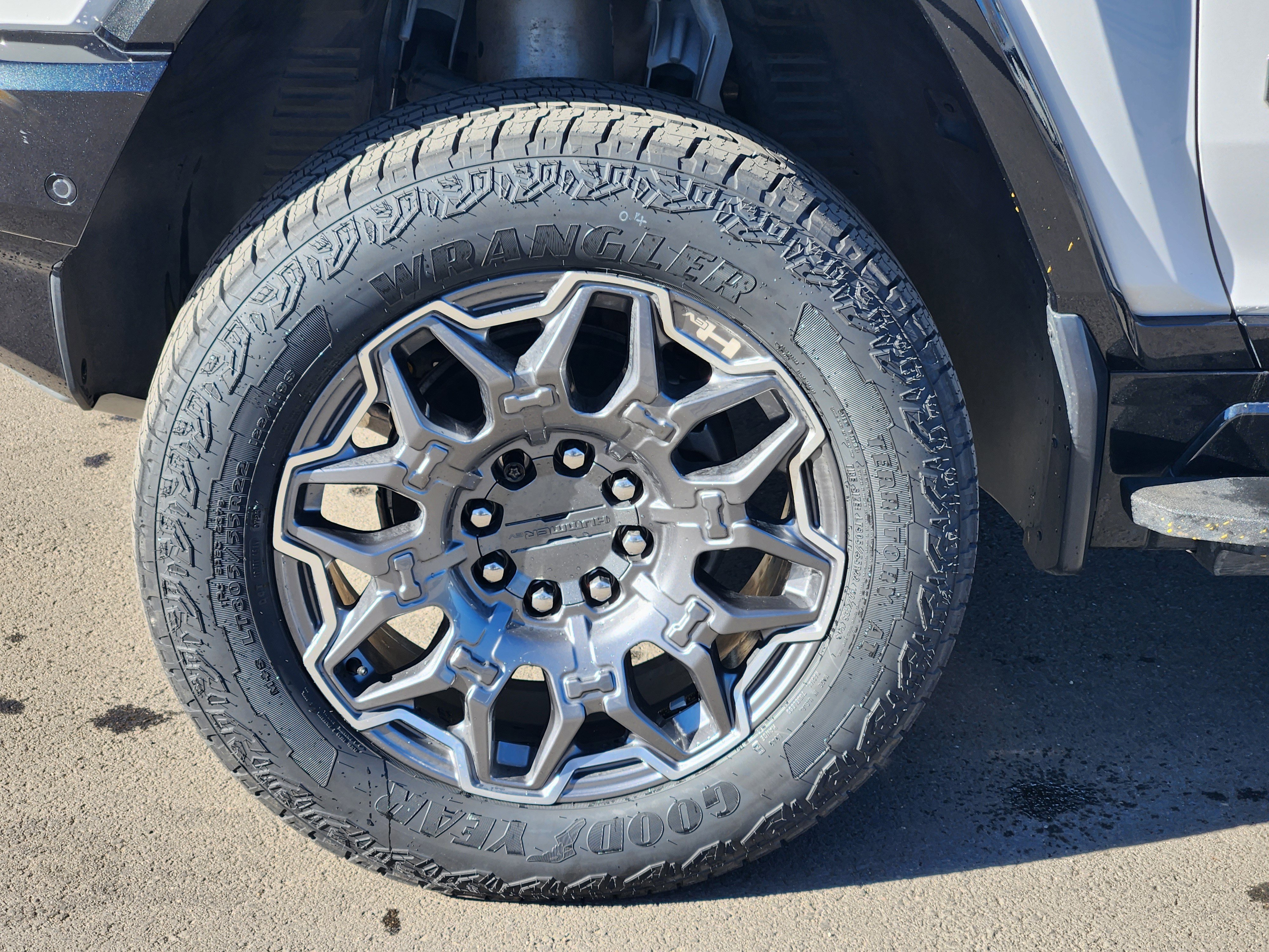 Certified 2024 GMC Hummer EV 3X w/ LPO, Illumination Package image 6