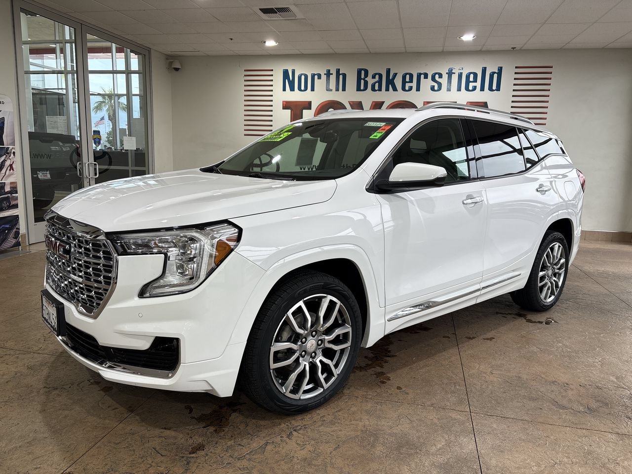 Used 2024 GMC Terrain Denali w/ LPO, Cargo Package AWD/4WD image 1