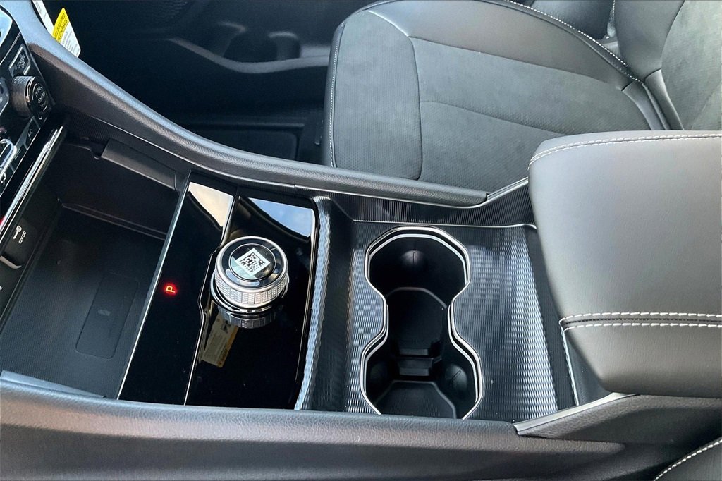 New 2025 Jeep Grand Cherokee Altitude image 8