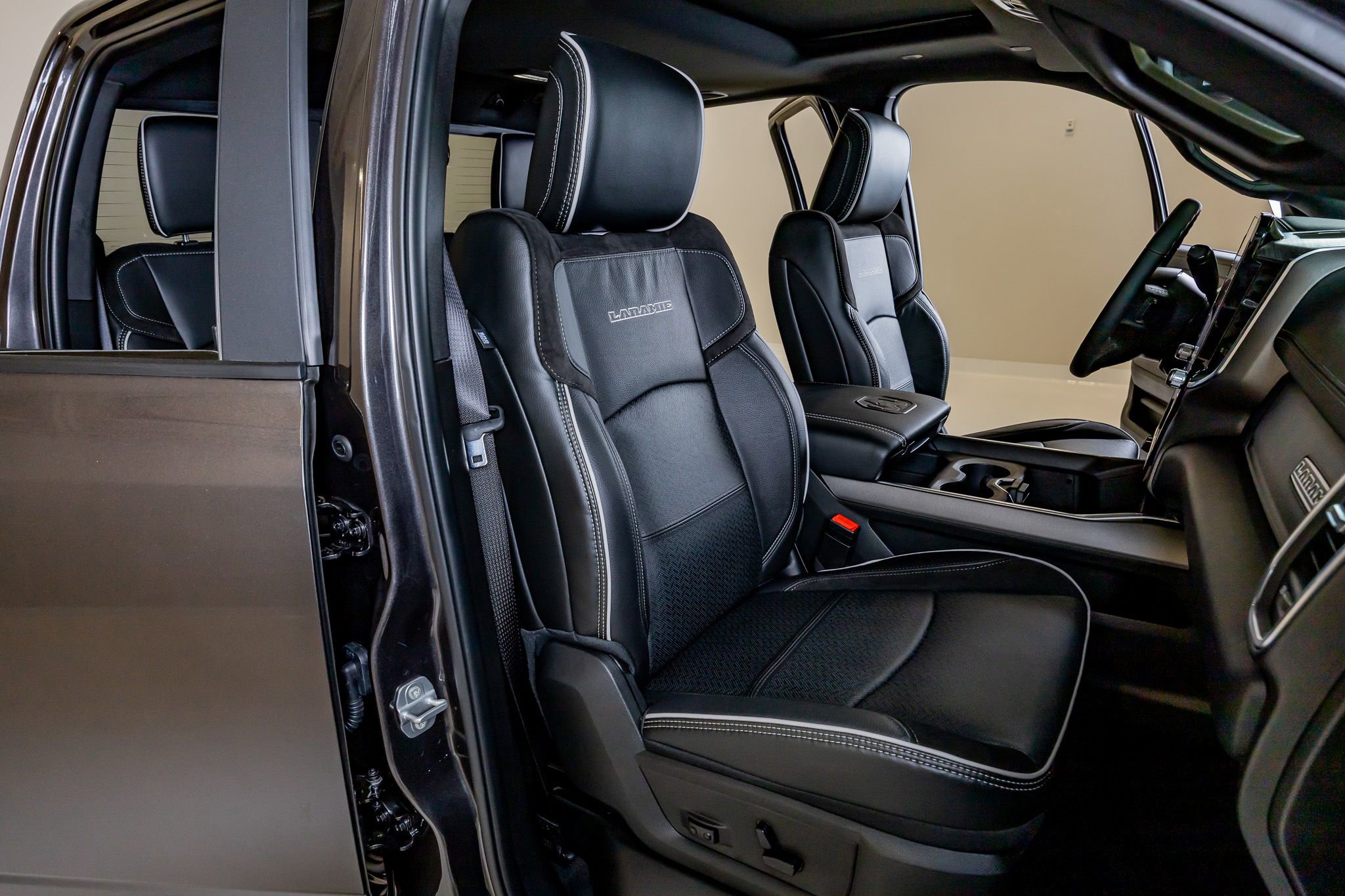 Used 2026 RAM 3500 Laramie image 32