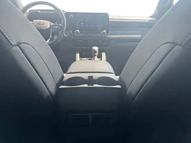 Used 2025 Chevrolet Colorado Trail Boss AWD/4WD image 19