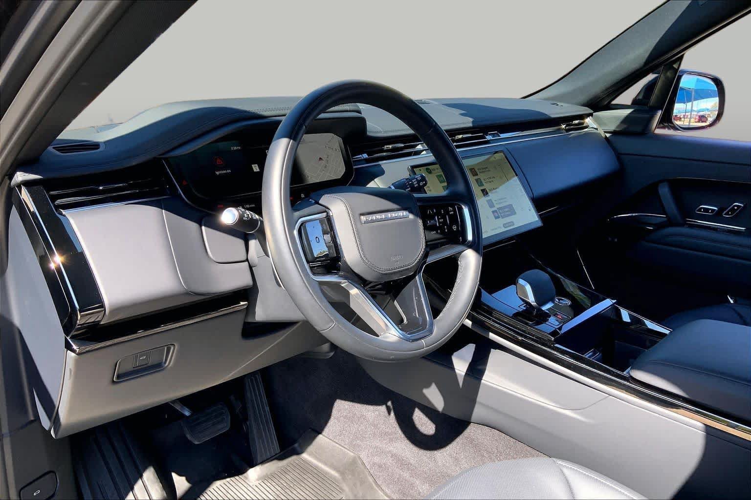 Used 2025 Land Rover Range Rover Sport SE AWD/4WD image 18