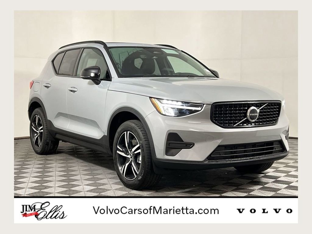 Certified 2026 Volvo XC40 B4 Core FWD image 1