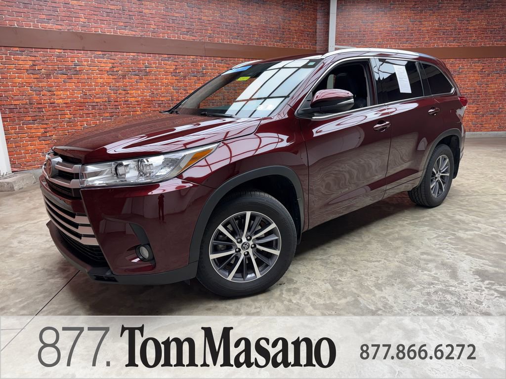 Used 2018 Toyota Highlander XLE image 1