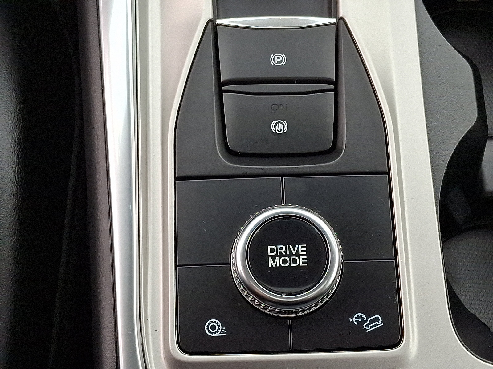 Certified 2022 Ford Explorer XLT w/ Equipment Group 202A image 25