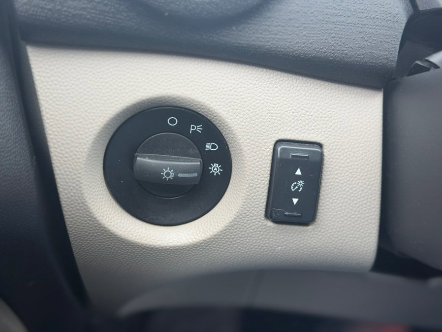 Used 2017 Ford Fiesta SE image 19