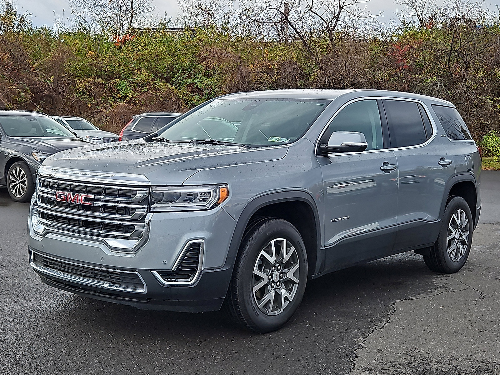 Certified 2023 GMC Acadia SLE image 3