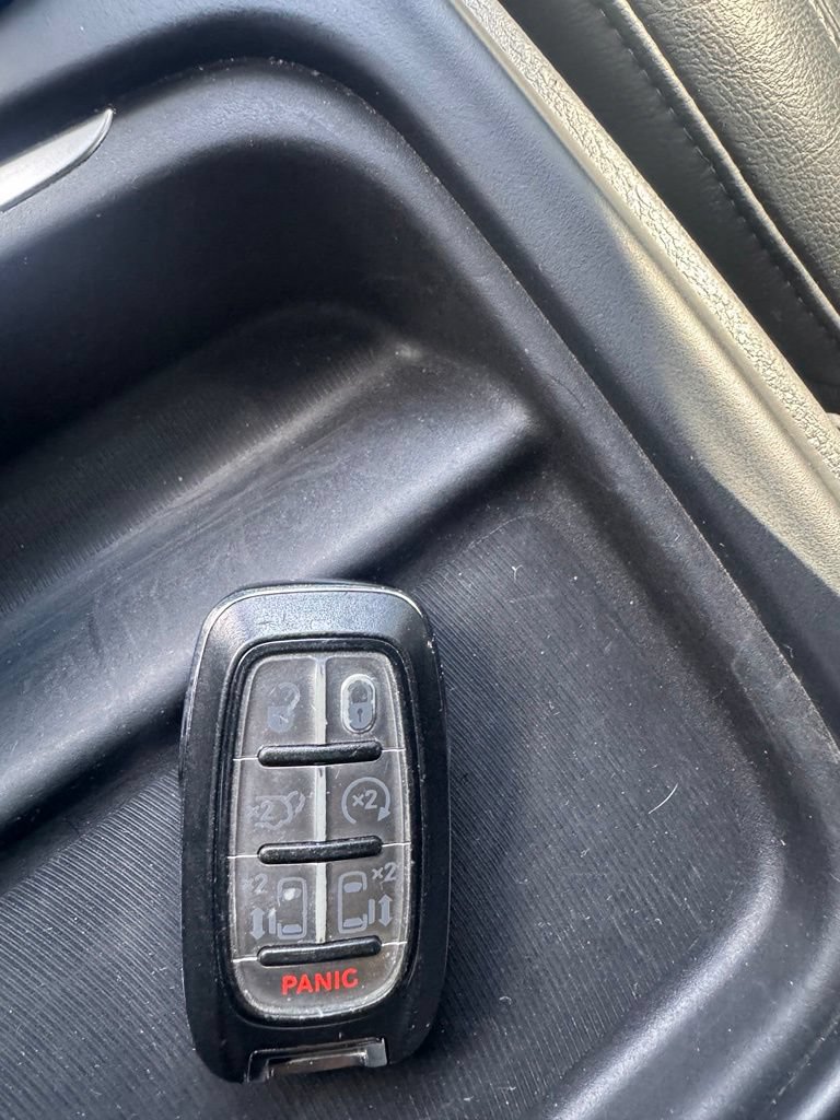 Used 2020 Chrysler Pacifica Touring-L w/ Advanced Safetytec Group AWD/4WD image 18
