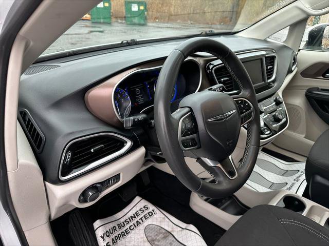 Certified 2022 Chrysler Voyager LX image 20