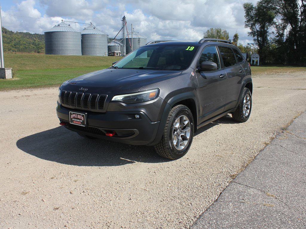 Used 2019 Jeep Cherokee Trailhawk w/ Comfort/Convenience Group AWD/4WD image 1