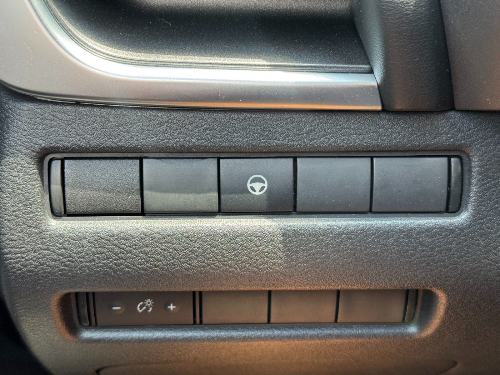 Used 2022 Nissan Rogue SV FWD image 16