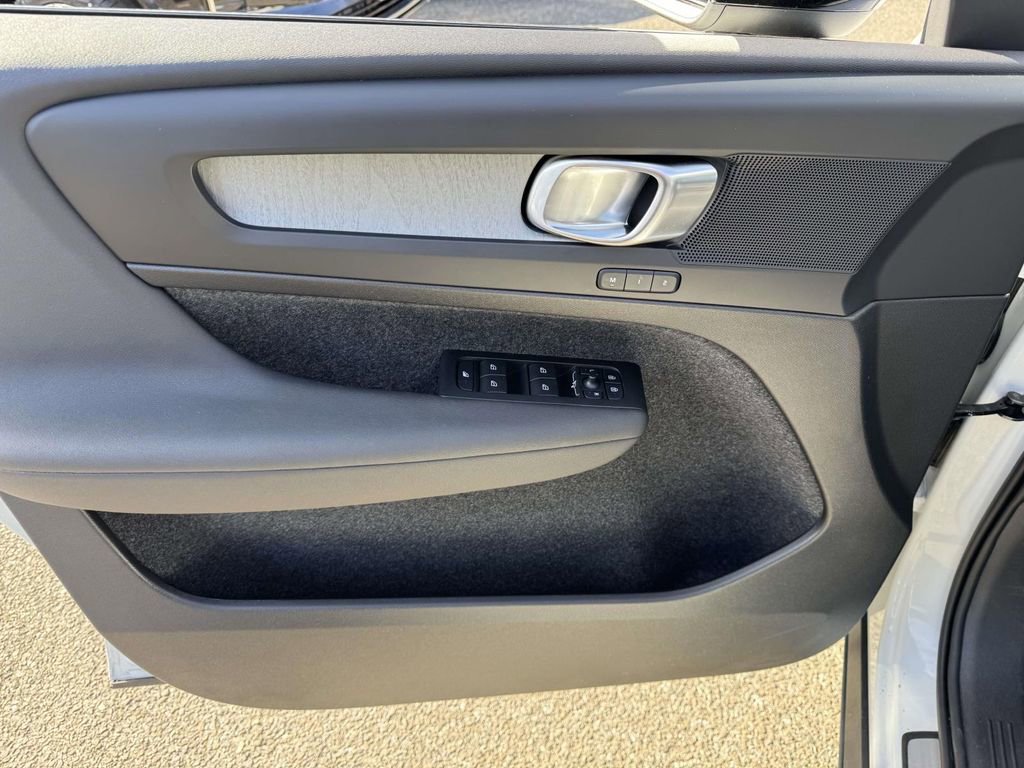 Certified 2026 Volvo XC40 B5 Plus w/ Protection Package Premier image 14