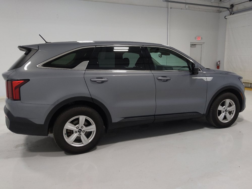Used 2023 Kia Sorento LX image 10