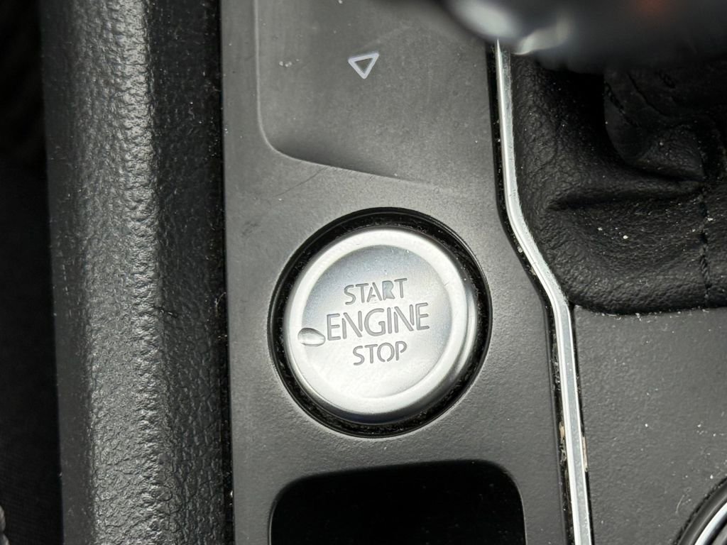 Used 2018 Volkswagen Atlas SEL image 30