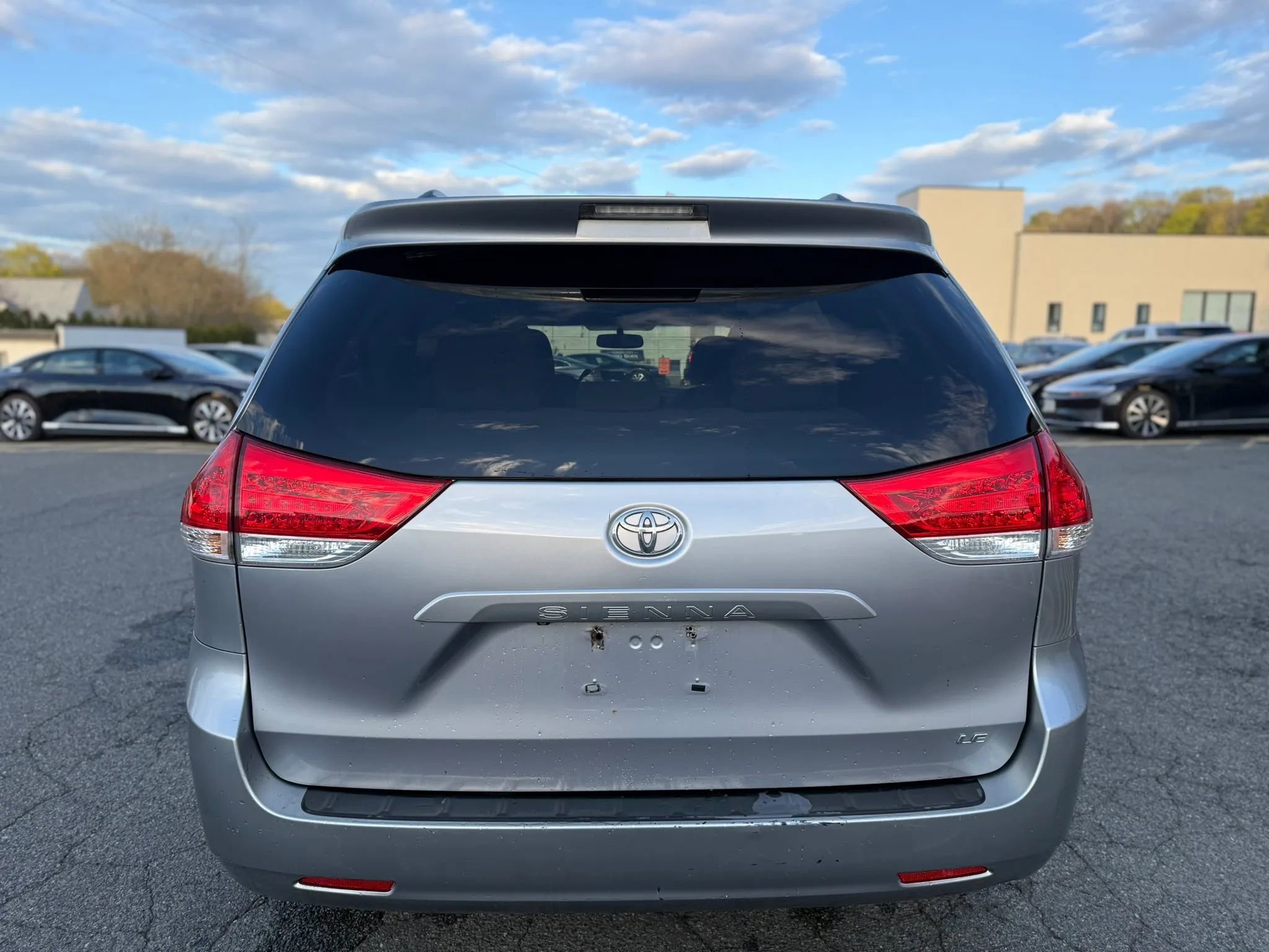 Used 2011 Toyota Sienna LE w/ Towing Pkg FWD image 11