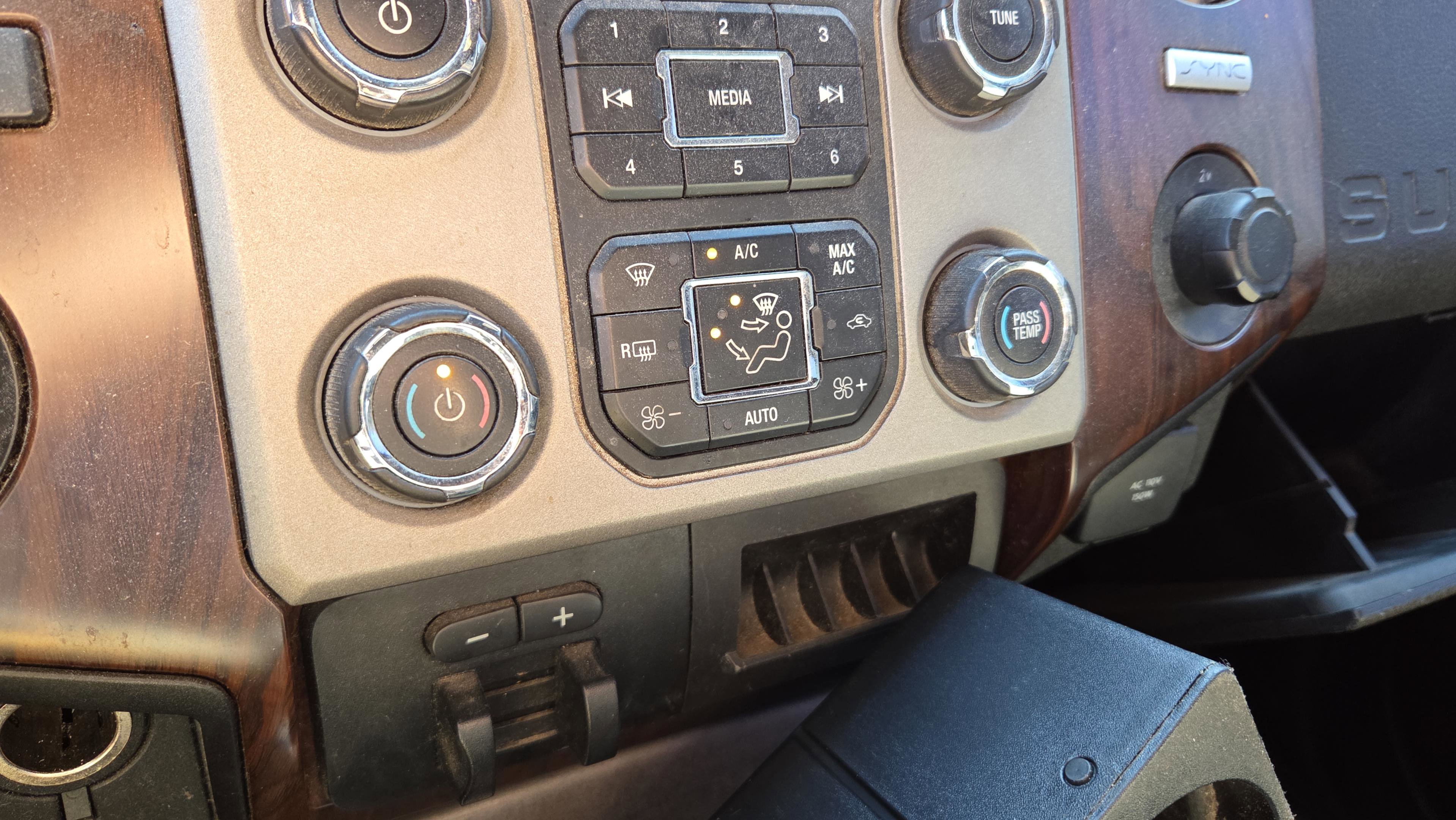 Used 2016 Ford F250 Lariat w/ FX4 Off-Road Package image 22