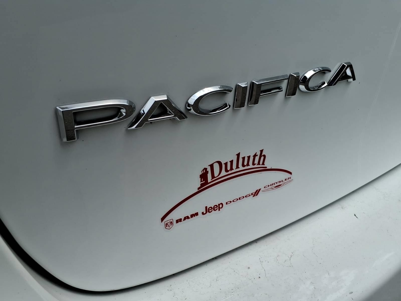 Used 2024 Chrysler Pacifica Touring-L FWD image 15