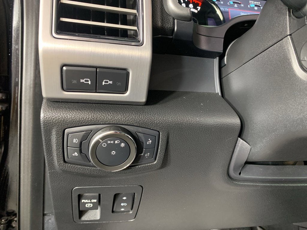 Used 2020 Ford F150 Platinum w/ Equipment Group 701A Luxury image 17