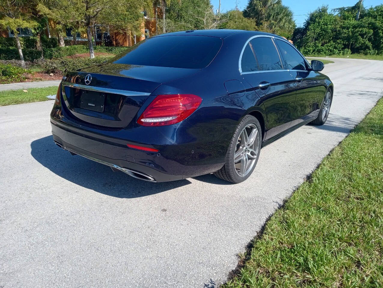 Used 2020 Mercedes-Benz E 350 Sedan image 4