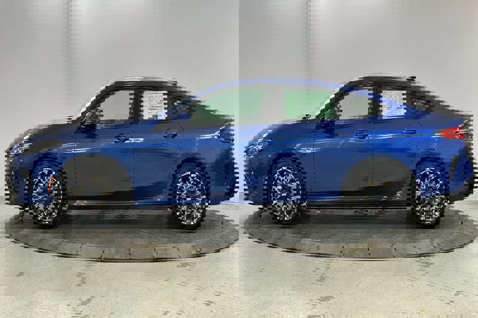 Used 2025 BMW 228i xDrive w/ Premium Package image 5