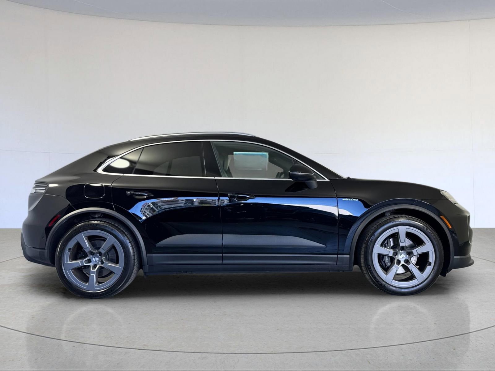 Certified 2026 Porsche Macan 4 Electric AWD/4WD image 9