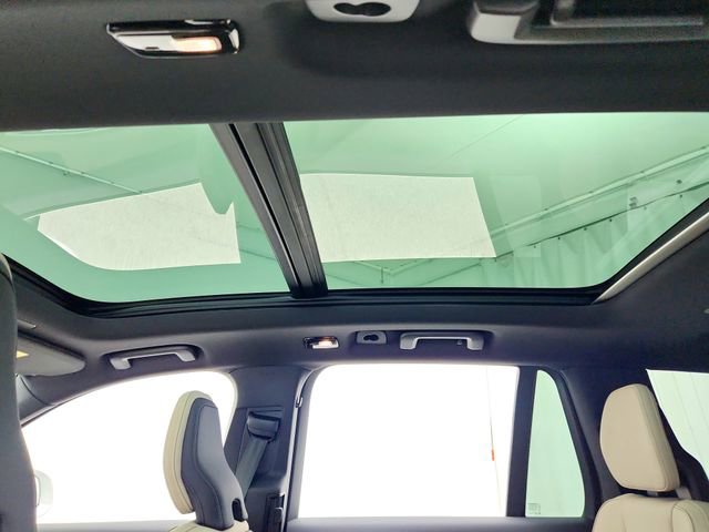New 2026 Volvo XC90 B6 Plus w/ Protection Package Premier image 22