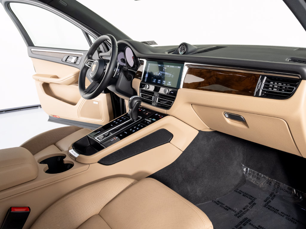 Certified 2026 Porsche Macan AWD/4WD image 34