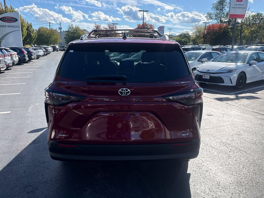 Certified 2026 Toyota Sienna XLE FWD image 6