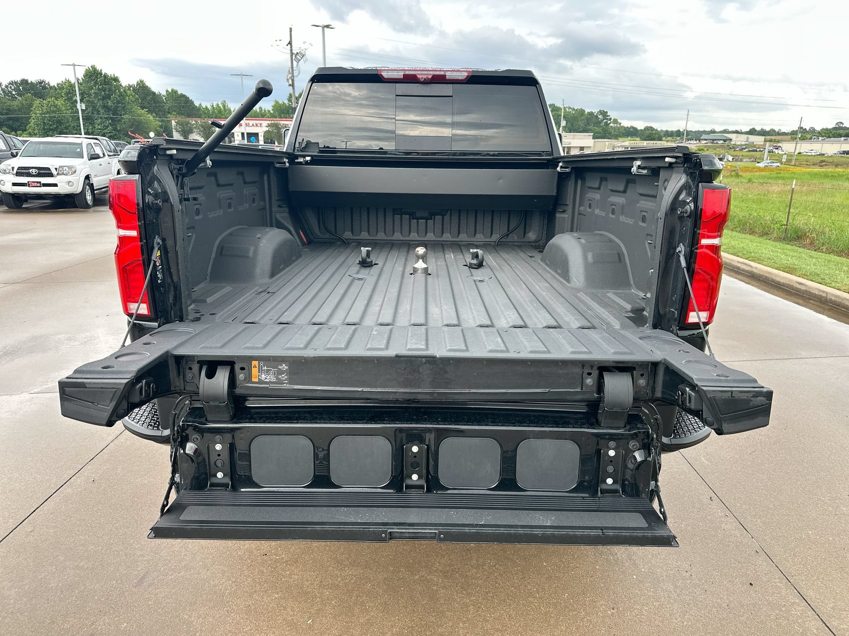 Used 2025 Chevrolet Silverado 3500 High Country w/ Technology Package AWD/4WD image 23