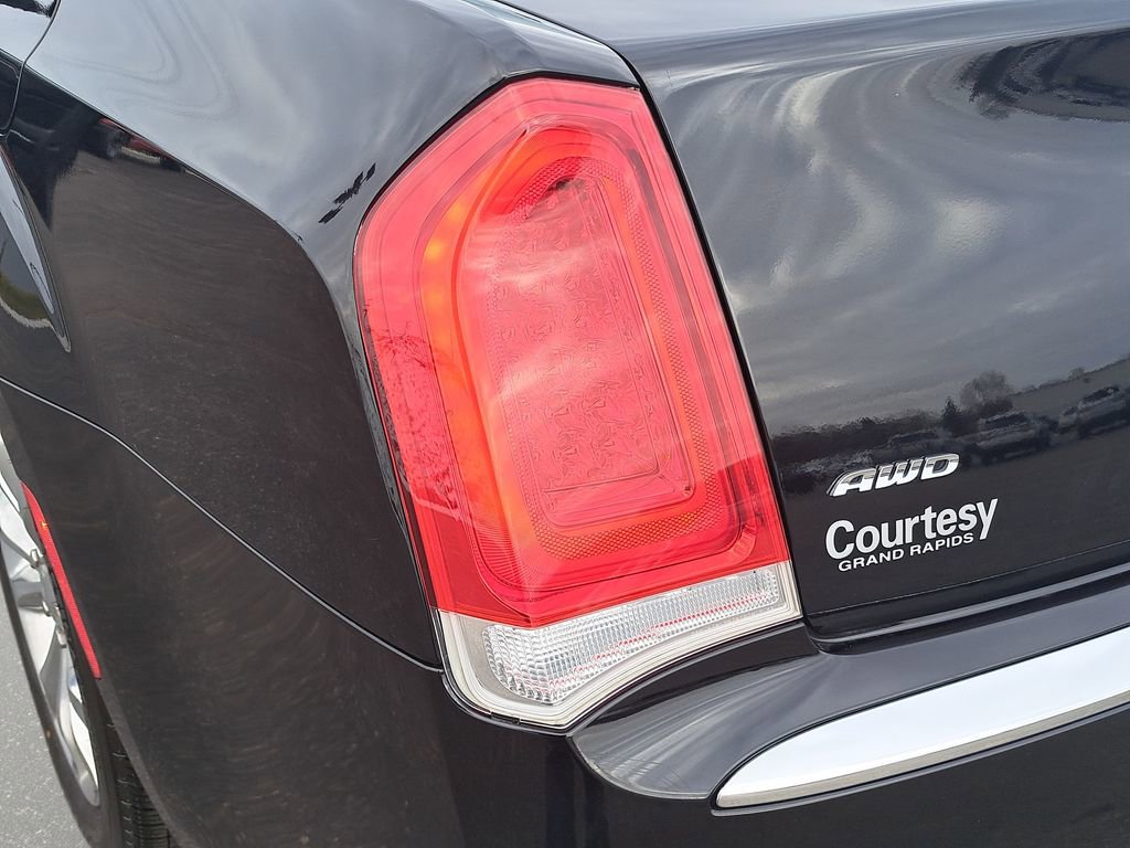 Used 2022 Chrysler 300 Touring AWD/4WD image 36