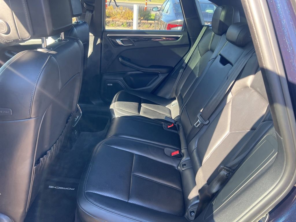 Used 2022 Porsche Macan Base image 9