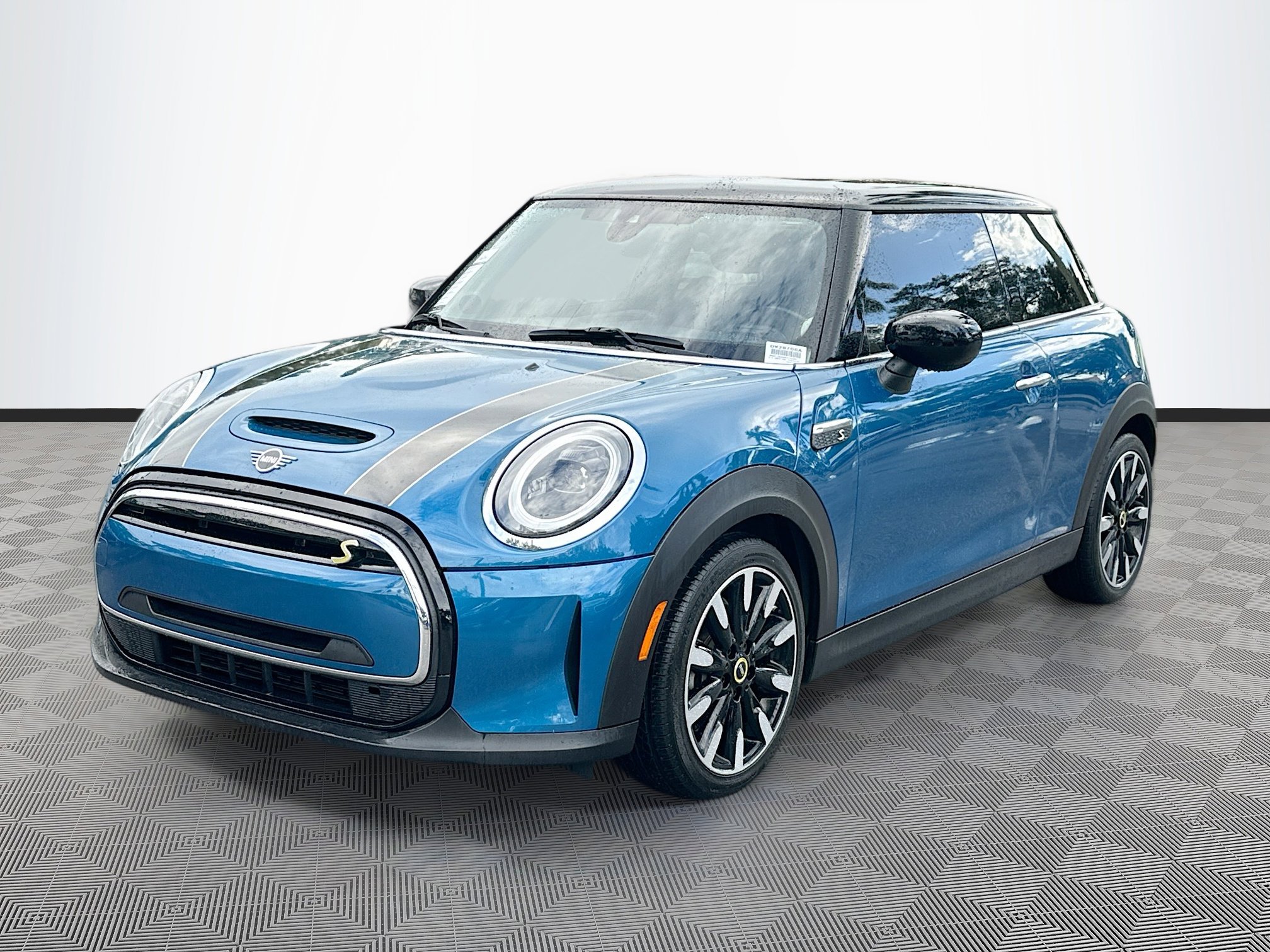 Used 2024 MINI Cooper SE image 3