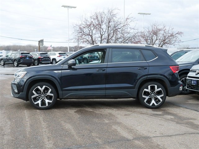 Certified 2023 Volkswagen Taos SEL image 4