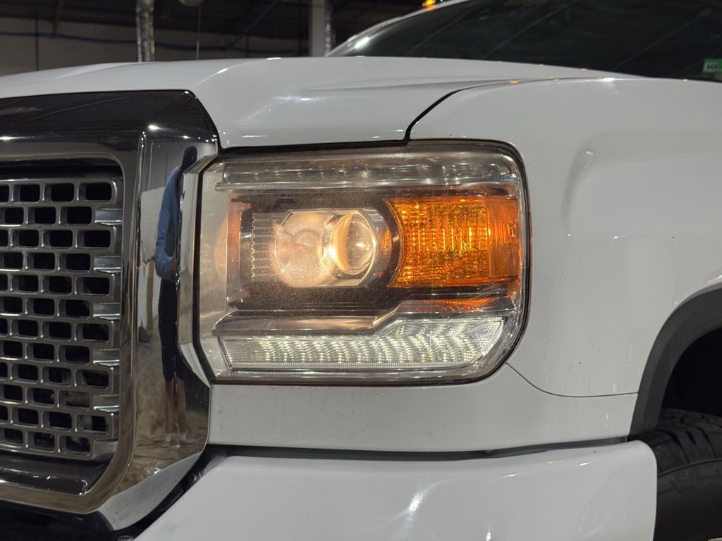 Used 2015 GMC Sierra 3500 Denali image 3
