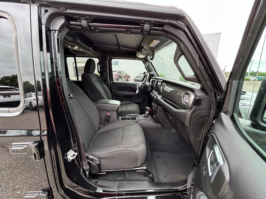 Used 2022 Jeep Wrangler Unlimited Sahara AWD/4WD image 52