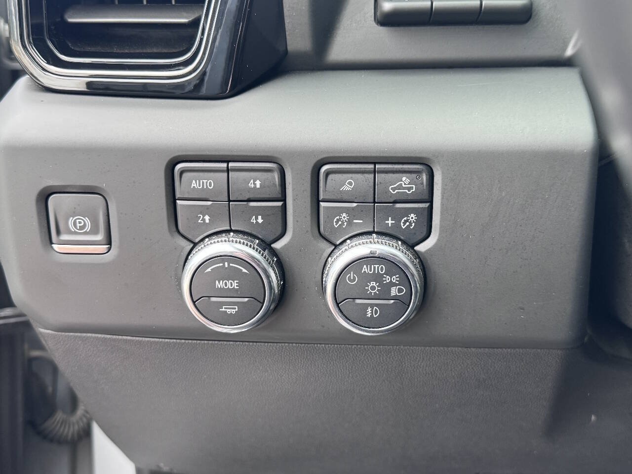 Used 2024 GMC Sierra 2500 AT4X AWD/4WD image 27