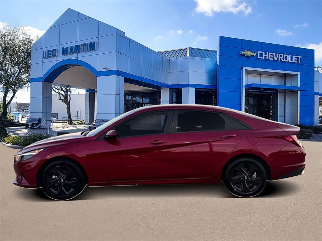 Used 2023 Hyundai Elantra SEL w/ Preferred Accessory Package image 8