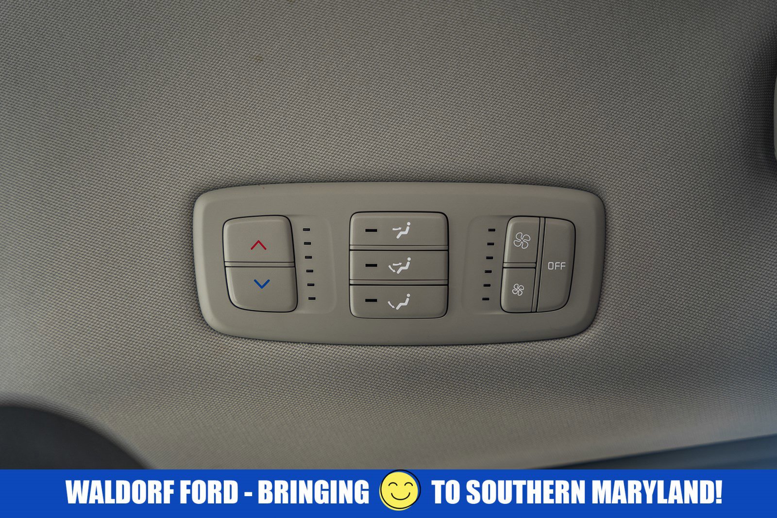 Used 2023 Kia Carnival LX image 31