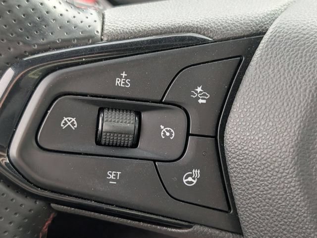 Used 2025 Chevrolet Trax RS FWD image 14
