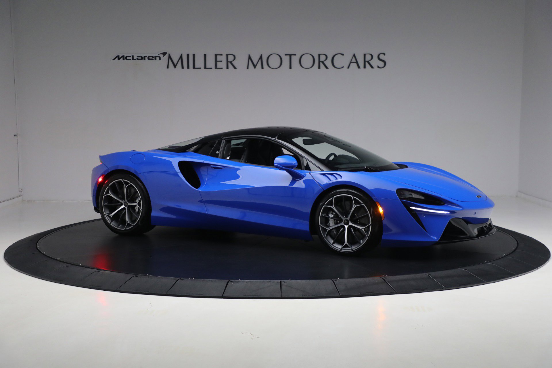 New 2025 McLaren Artura Spider image 23