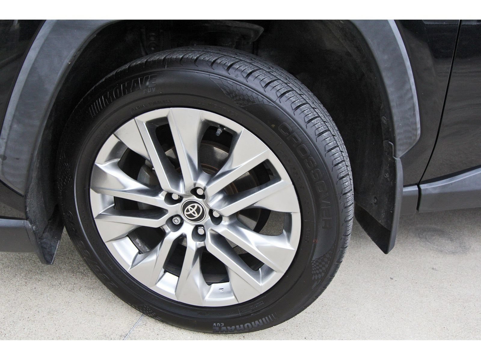 Used 2021 Toyota RAV4 XLE Premium FWD image 27