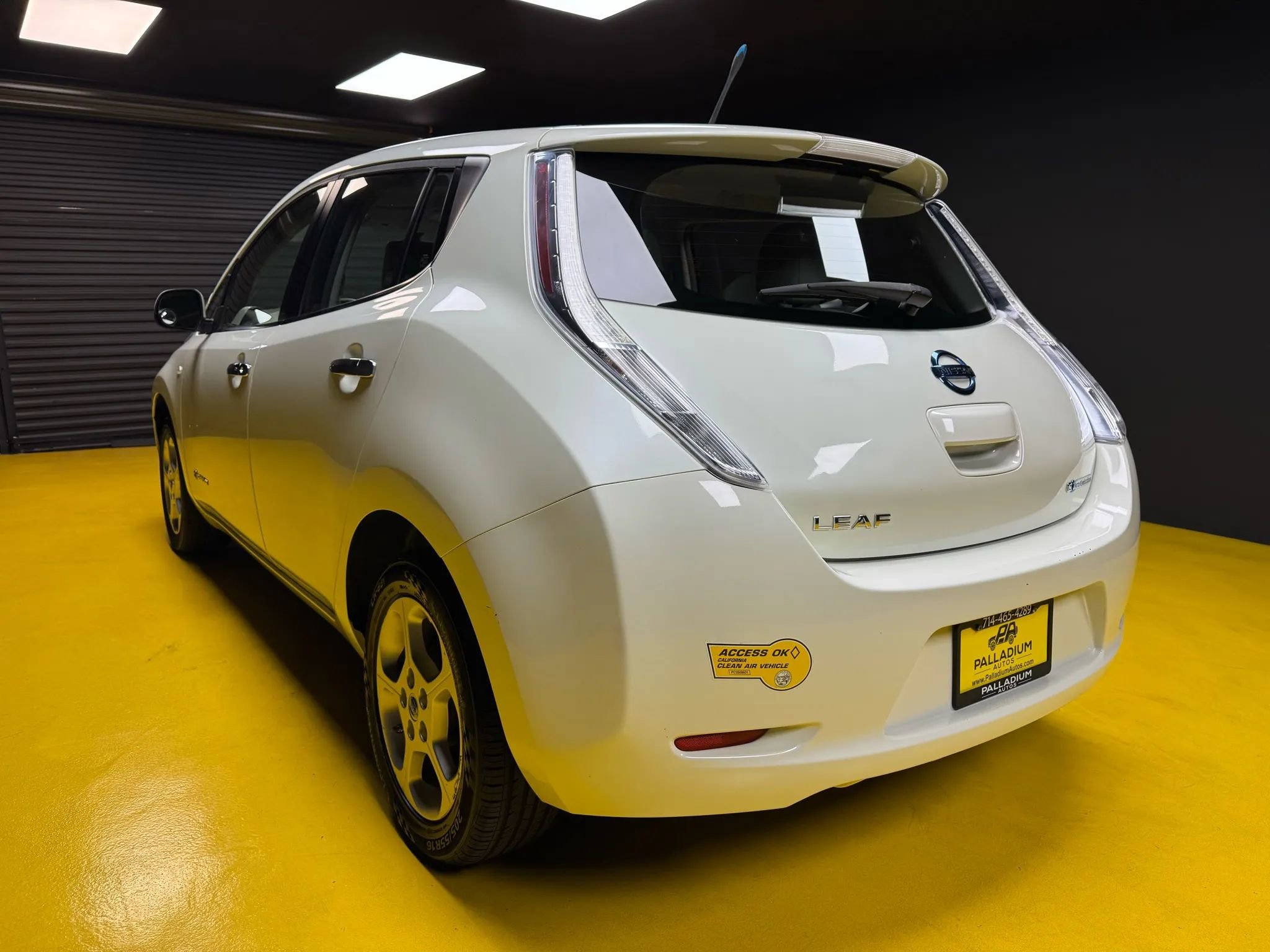 Used 2012 Nissan Leaf SV image 4