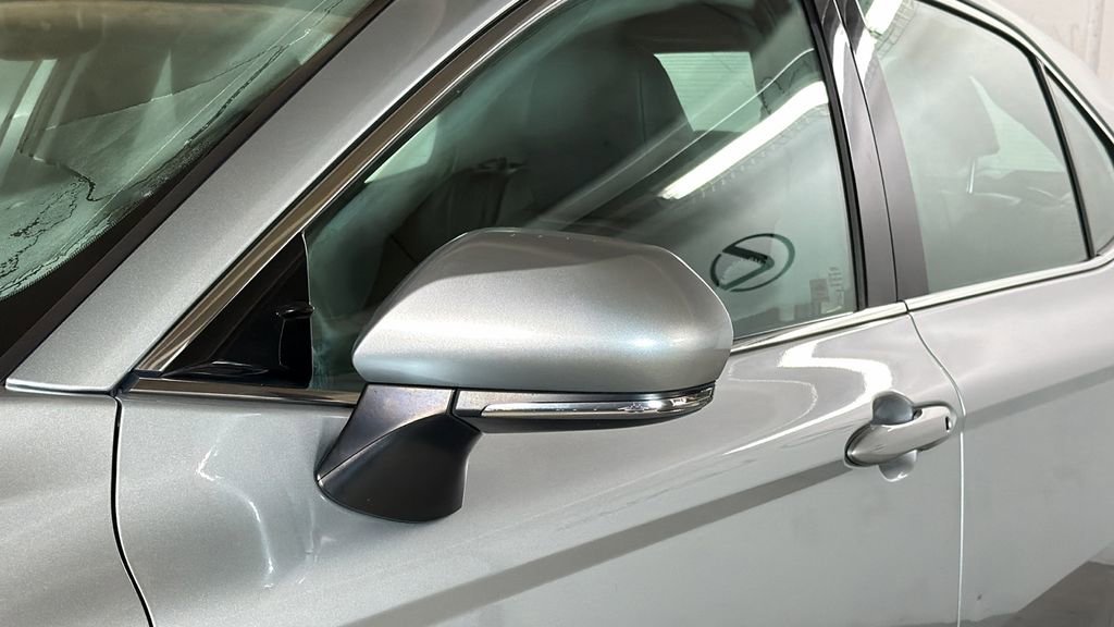 Used 2018 Toyota Camry XLE image 4