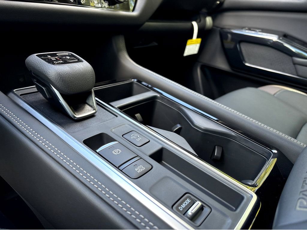 New 2026 Nissan Pathfinder Platinum FWD image 8