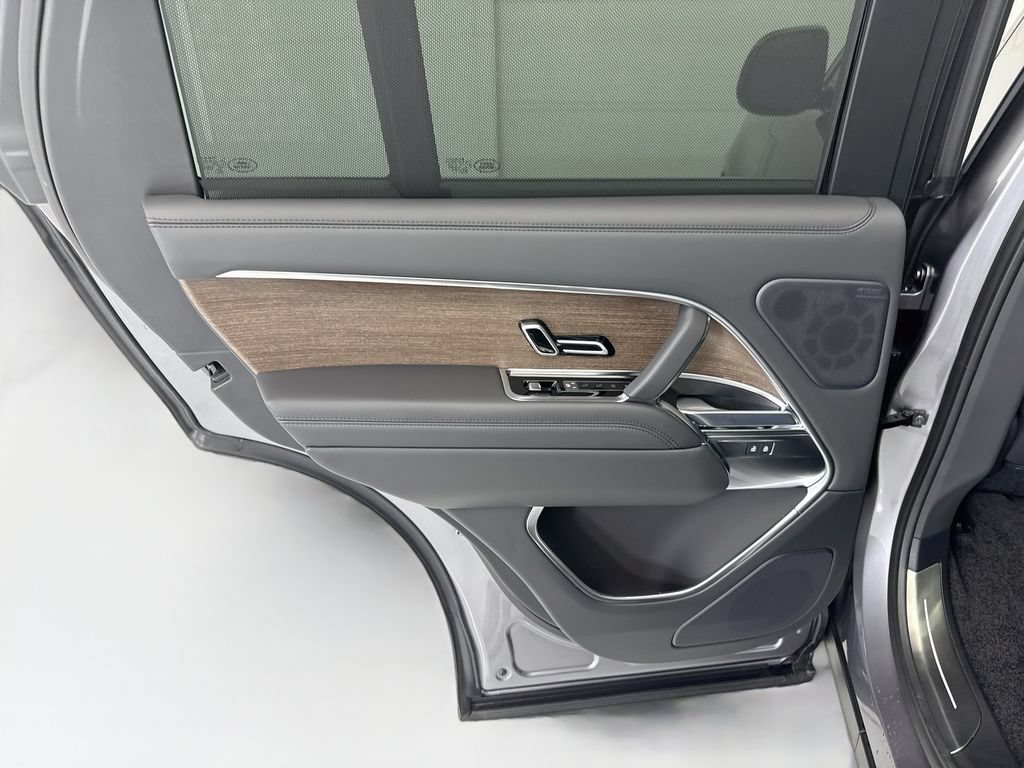 Certified 2025 Land Rover Range Rover SE AWD/4WD image 25