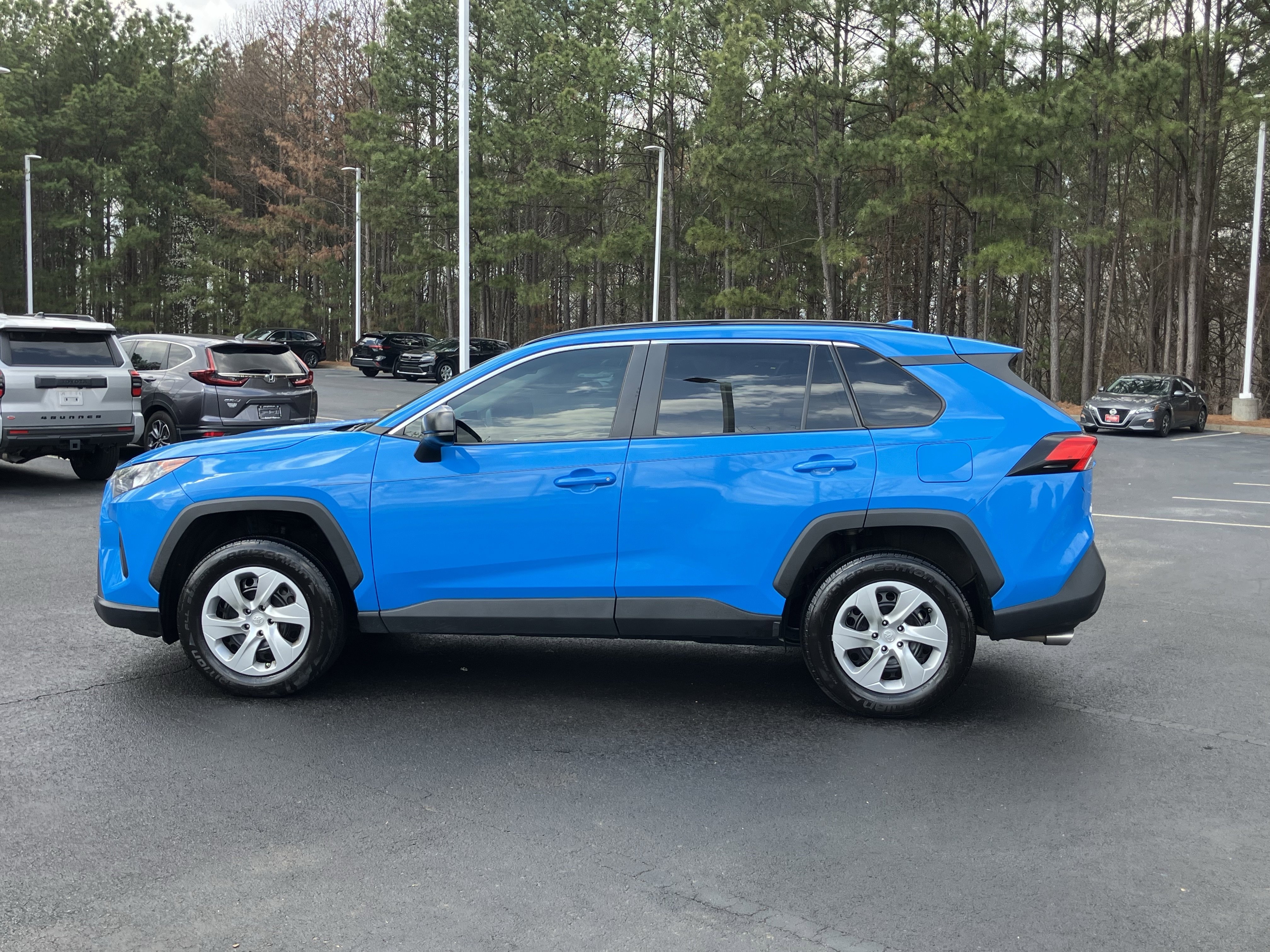 Used 2021 Toyota RAV4 LE image 7